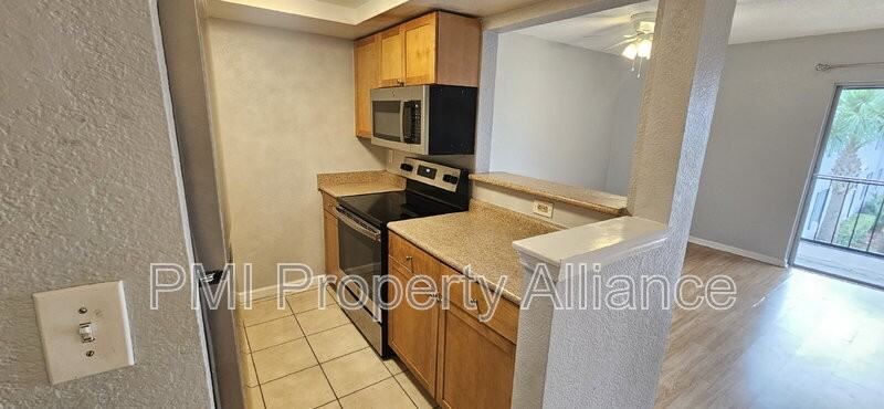 302 Lewfield Cir - Photo 5 of 12