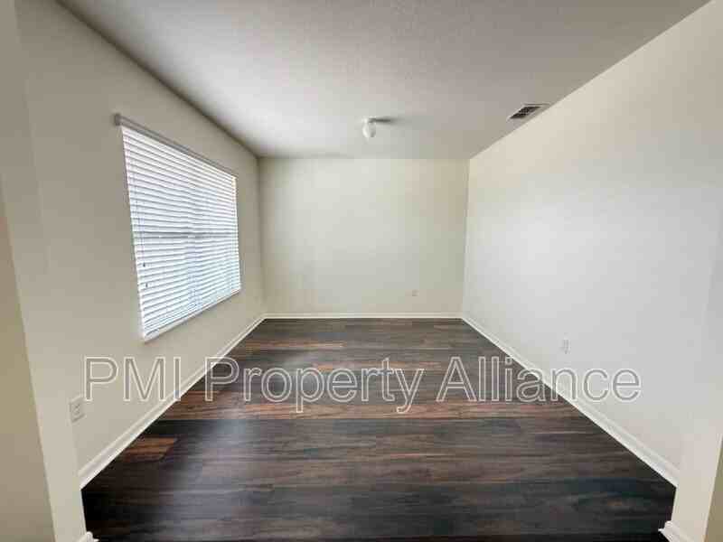 131 Bella Dr - Photo 2 of 26