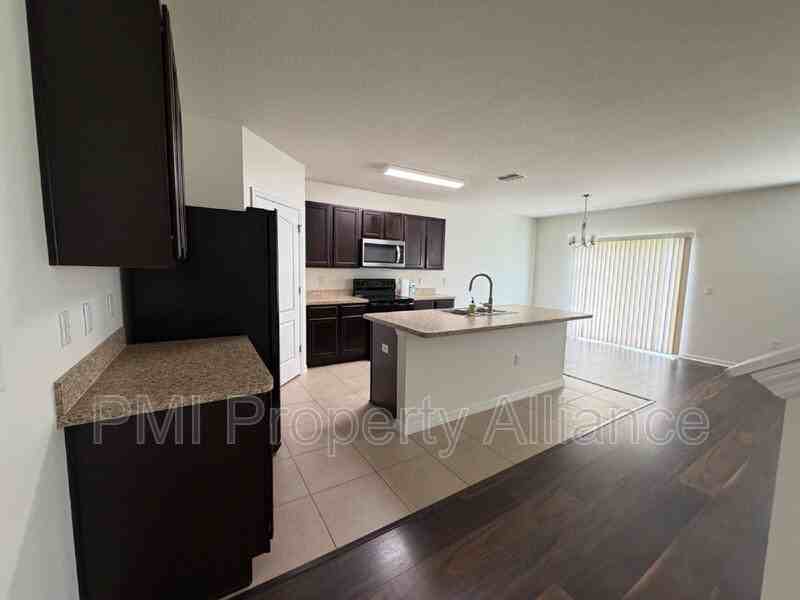 131 Bella Dr - Photo 3 of 26