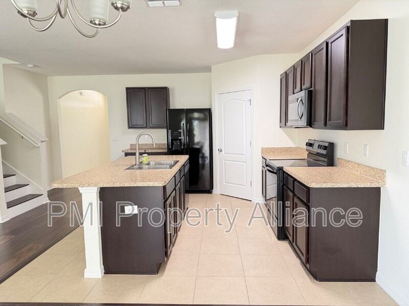 131 Bella Dr - Photo 4 of 26