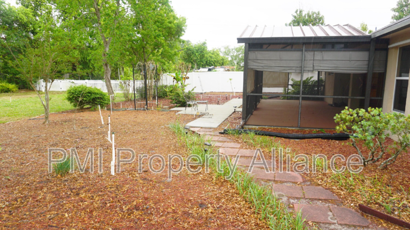 1521 Parkglen Cir - Photo 2 of 23
