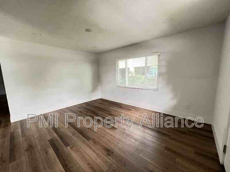2302 Elizabeth Ave - Photo 3 of 11