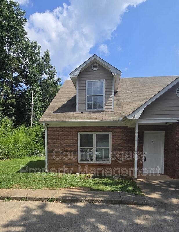 700 Rosehip Ln #A
