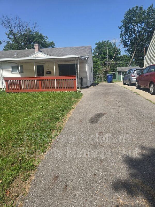 1265 Elderwood Ave - Photo 3 of 28