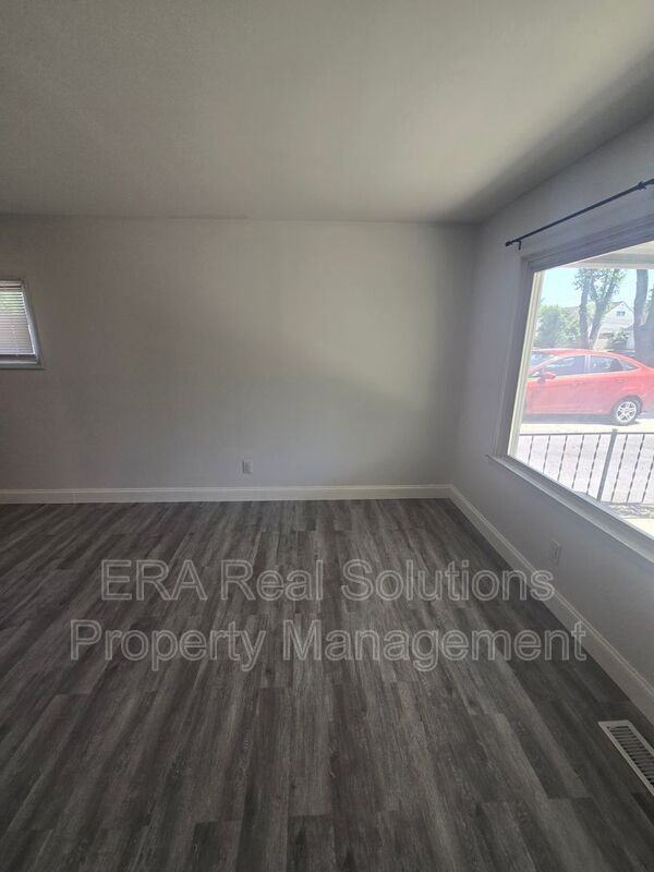 1265 Elderwood Ave - Photo 4 of 28