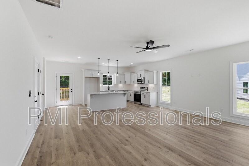 408 Legions Ct - Photo 5 of 27