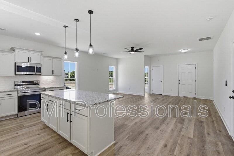 408 Legions Ct - Photo 7 of 27