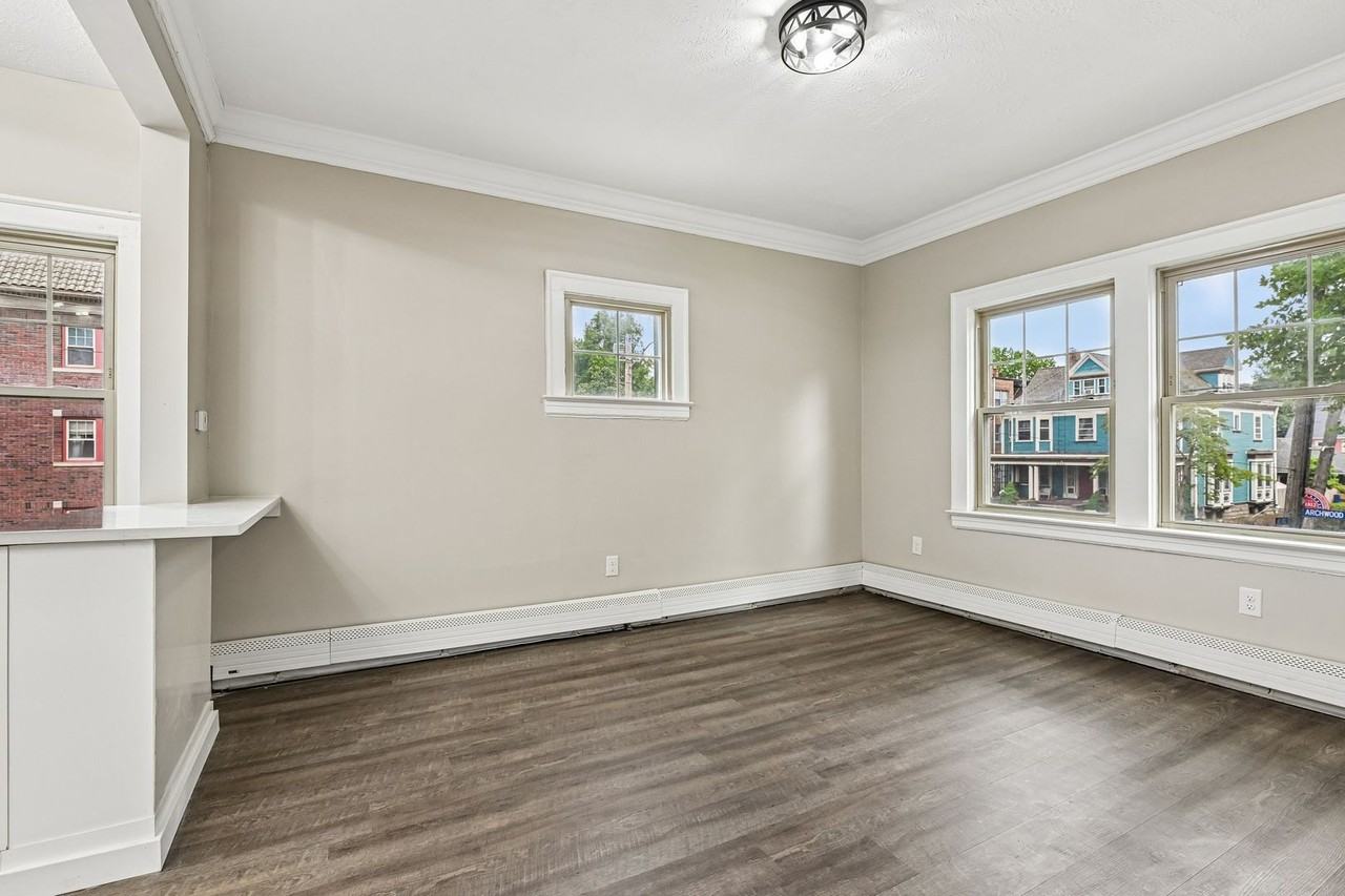 3209 Archwood Avenue/3773 West 33rd Street - Photo 5 of 31