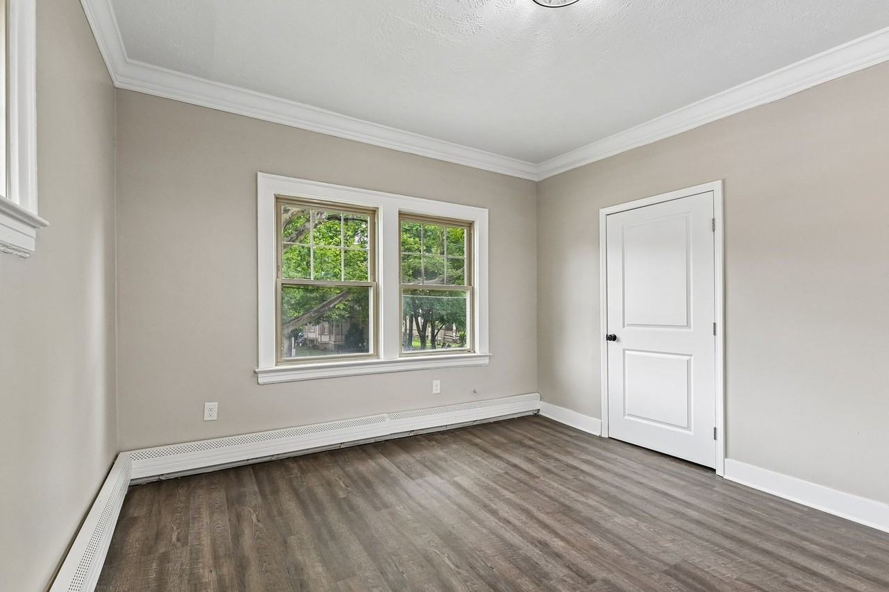 3209 Archwood Avenue/3773 West 33rd Street - Photo 6 of 31