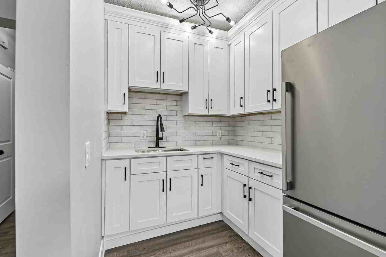 3209 Archwood Avenue/3773 West 33rd Street - Photo 7 of 31