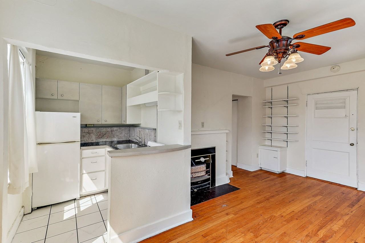 721 N State St - Photo 3 of 21