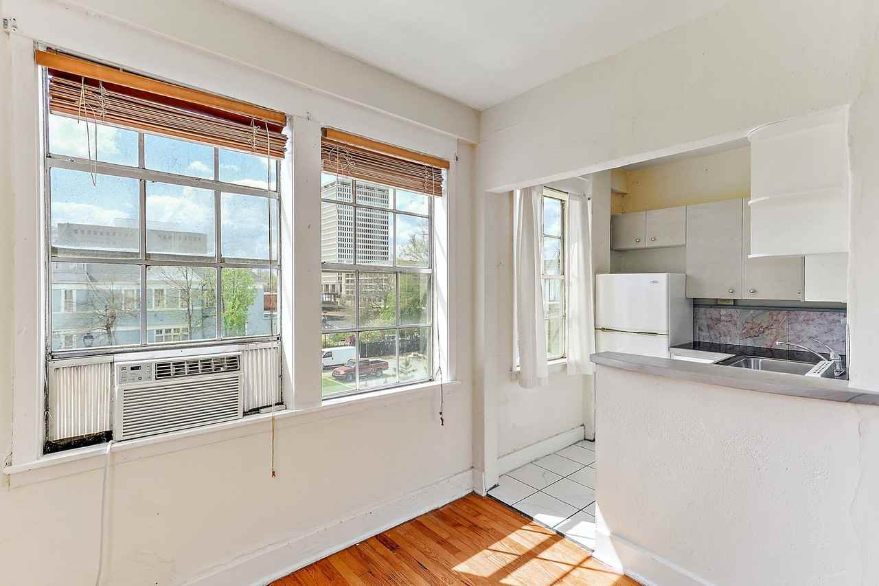 721 N State St - Photo 4 of 21