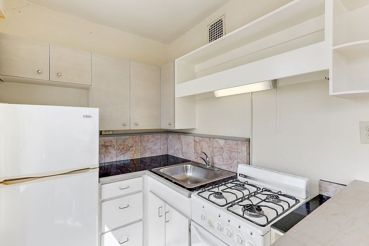 721 N State St - Photo 5 of 21
