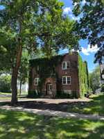 featured image of 1041 College St N