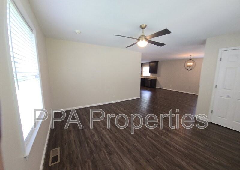 2408 Francis St - Photo 6 of 26
