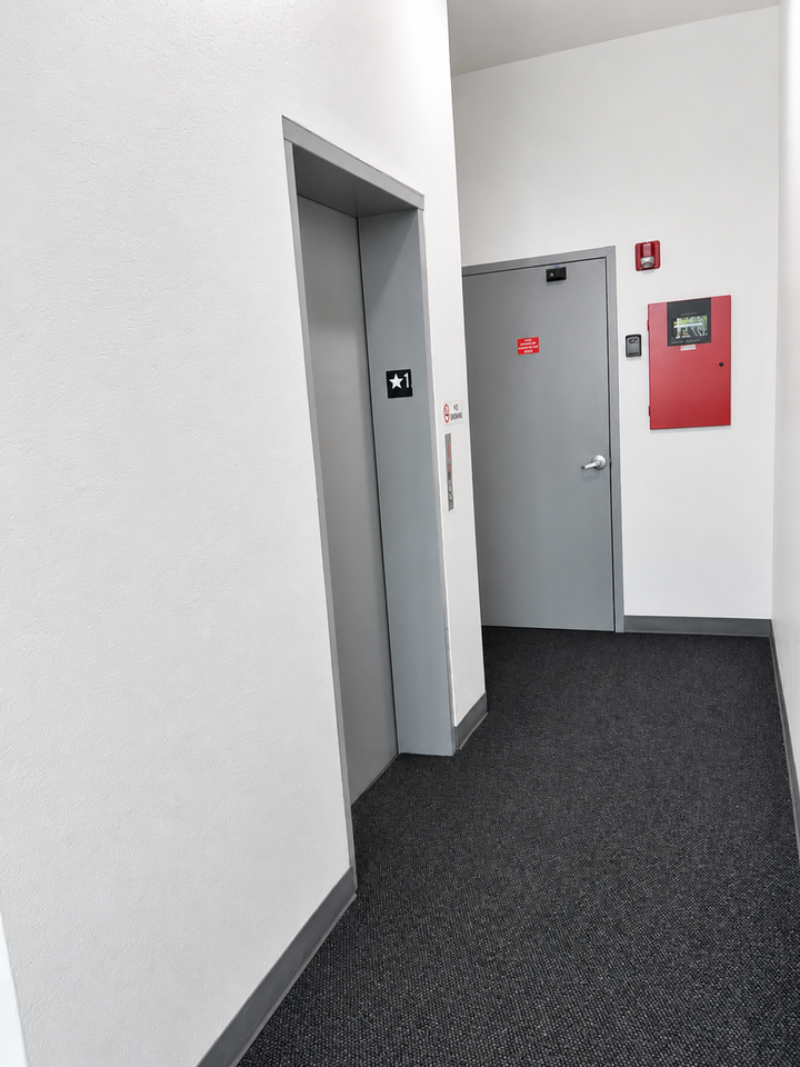 500 Red Table Apartments - Photo 2 of 5