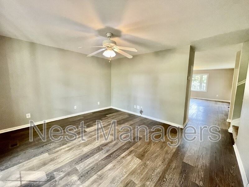 5651 Dodge Dr - Photo 6 of 34