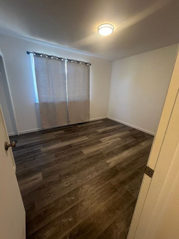 347 Jeffrey Dr - Photo 4 of 17