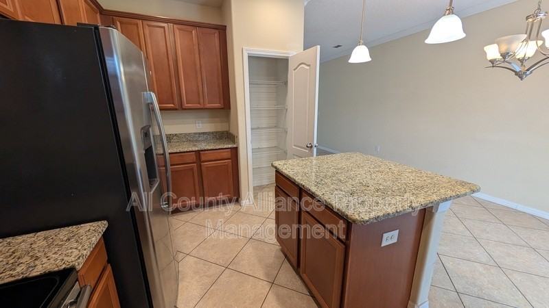 4272 Fennwood Ct - Photo 7 of 29