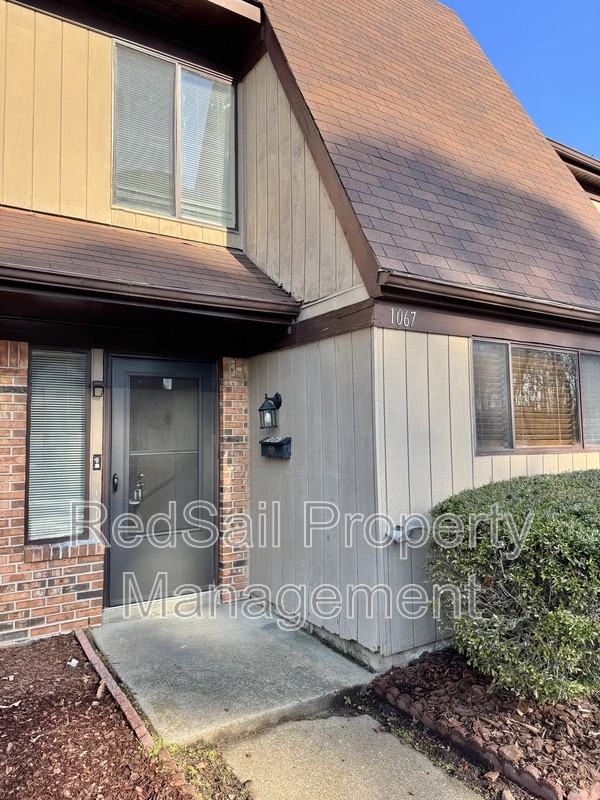 1067 Willow Green Dr - Photo 2 of 15