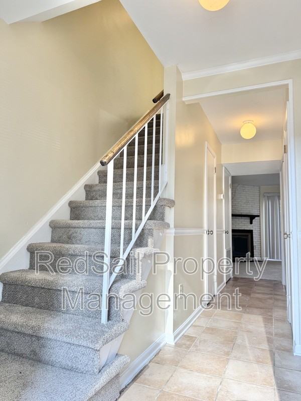 1067 Willow Green Dr - Photo 3 of 15