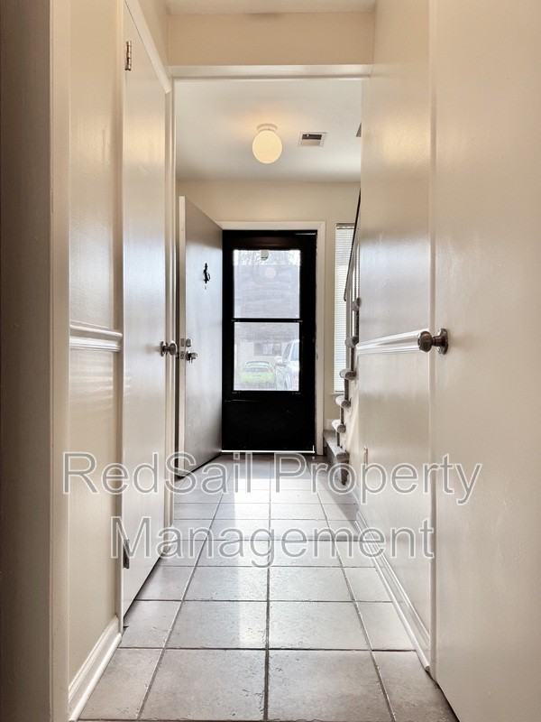 1067 Willow Green Dr - Photo 4 of 15