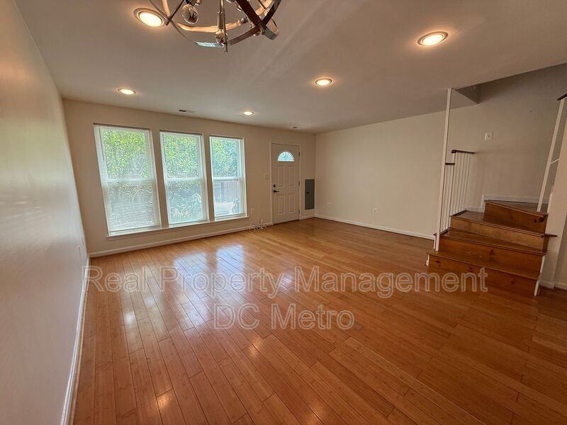 1125 Harvard St Nw #R - Photo 2 of 10