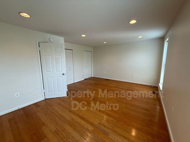 1125 Harvard St Nw #R - Photo 4 of 10