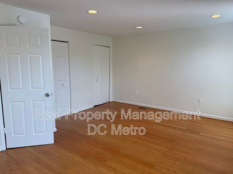 1125 Harvard St Nw #R - Photo 5 of 10