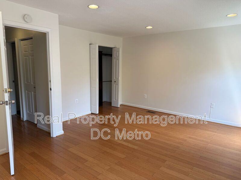 1125 Harvard St Nw #R - Photo 6 of 10