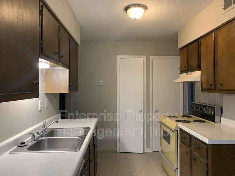 4722 Queens Lace Ct - Photo 5 of 9