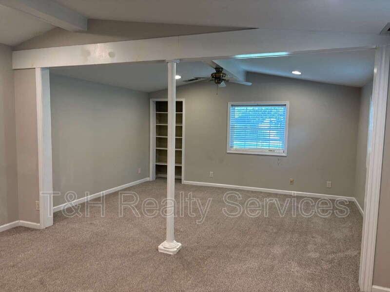5202 Patterson St - Photo 7 of 25