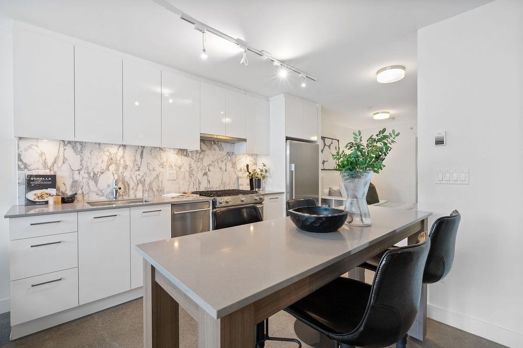 231 East Pender Street #209 - Photo 3 of 16