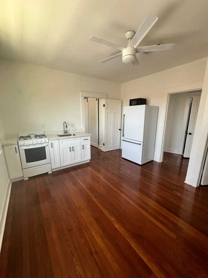 1530 1530 - 1532 Hillary Street - 1532 #1532 - Photo 2 of 9