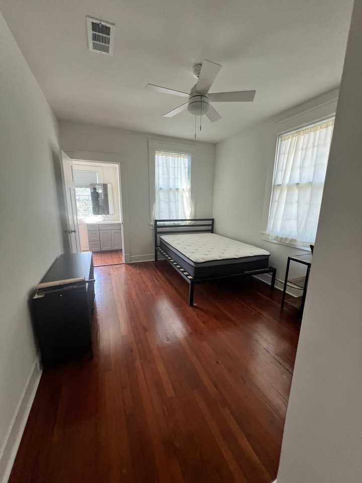 1530 1530 - 1532 Hillary Street - 1532 #1532 - Photo 3 of 9