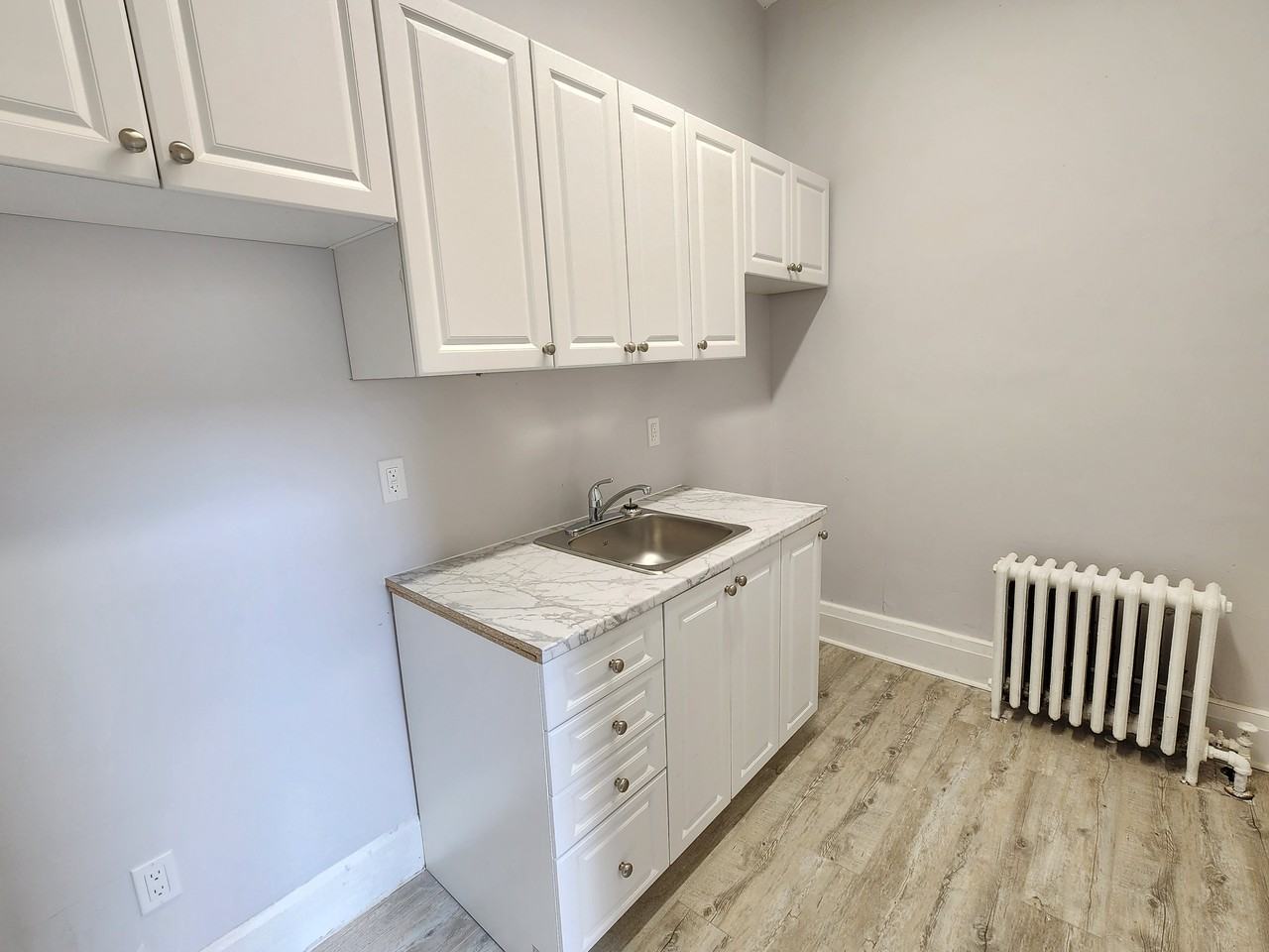 170 Simcoe Street South #7 - Photo 3 of 12
