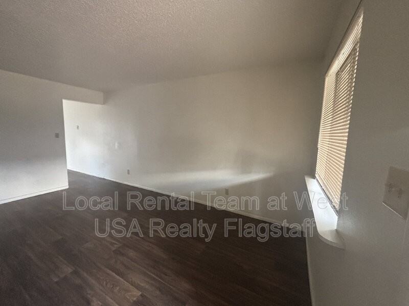 2219 E Dortha Ave #5 - Photo 2 of 16