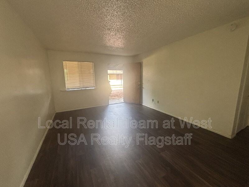 2219 E Dortha Ave #5 - Photo 3 of 16