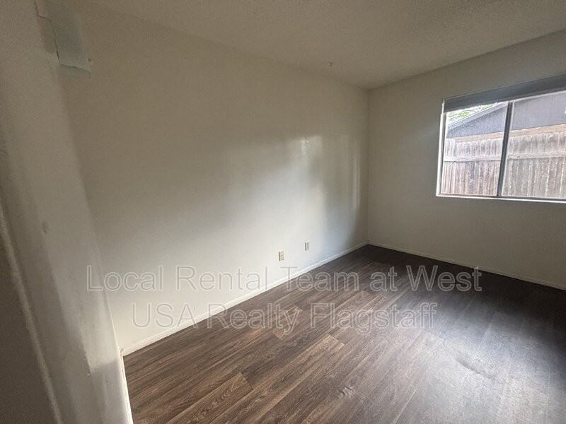 2219 E Dortha Ave #5 - Photo 7 of 16