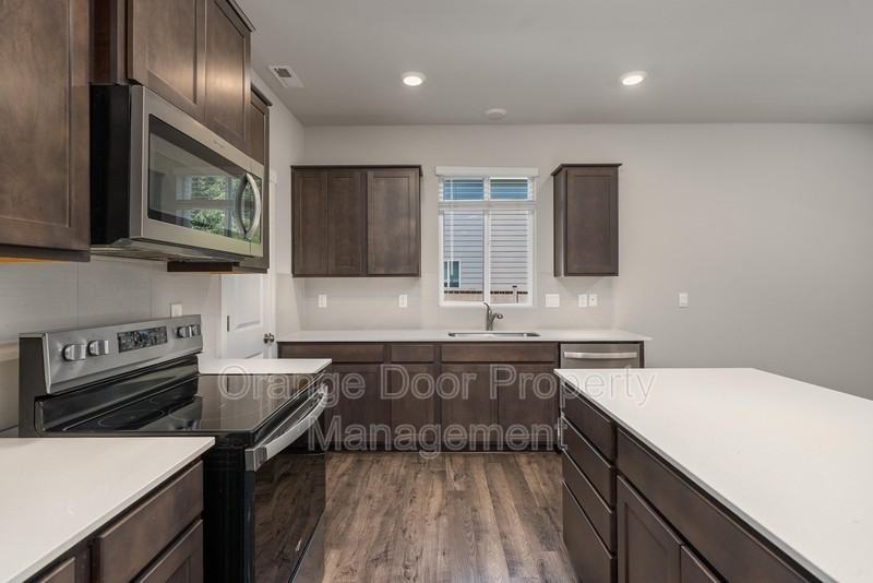 5611 151st Street Ct E - Photo 5 of 50