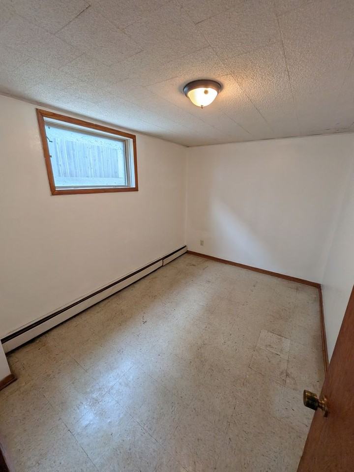 219 2nd St Ne #6 - Photo 4 of 7
