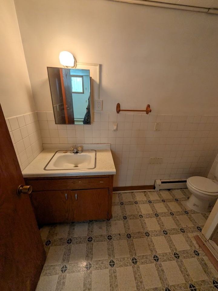 219 2nd St Ne #6 - Photo 6 of 7