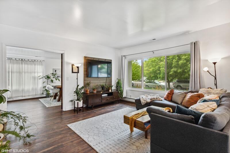 2571 Van Buren Ave - Photo 6 of 35