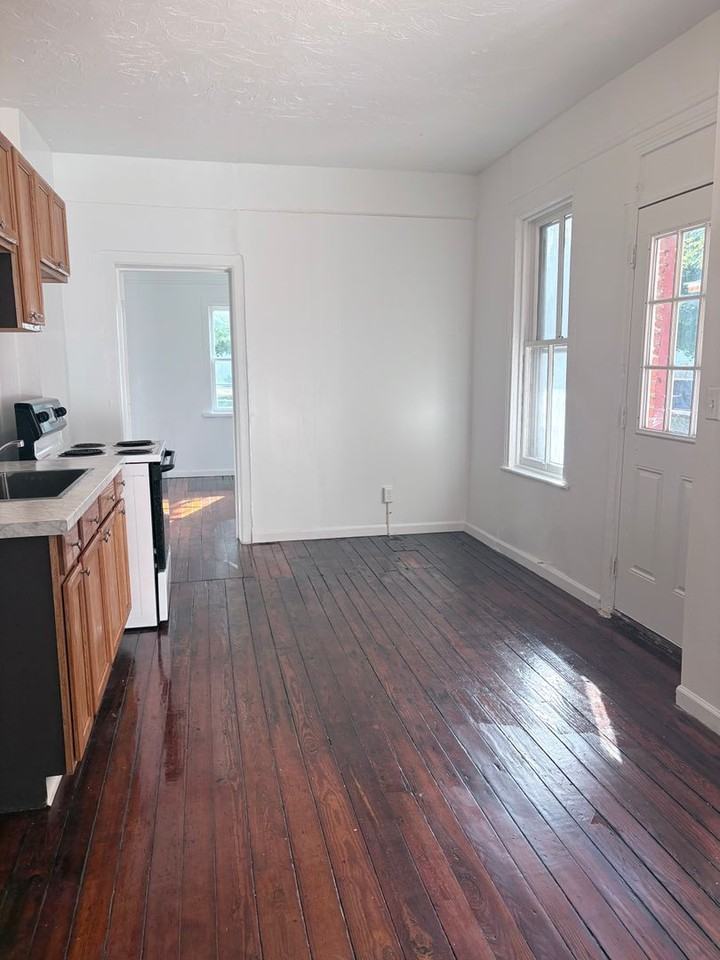 527 S Queen St #1 - Photo 6 of 11