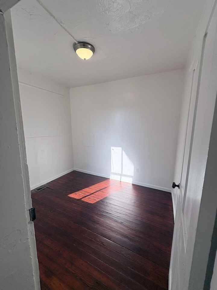527 S Queen St #1 - Photo 7 of 11