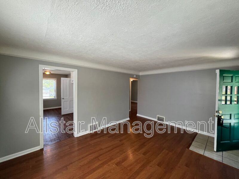 1480 E 196th St - Photo 7 of 24
