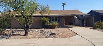 featured image of 816 W 10th St