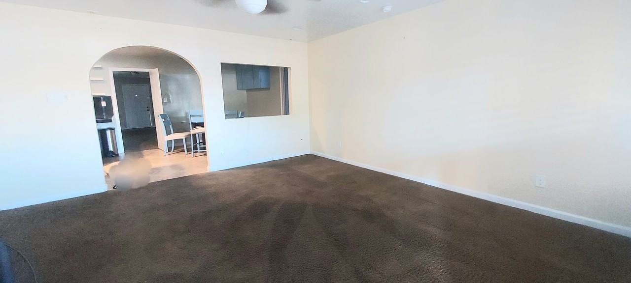 816 W 10th St - Photo 2 of 11