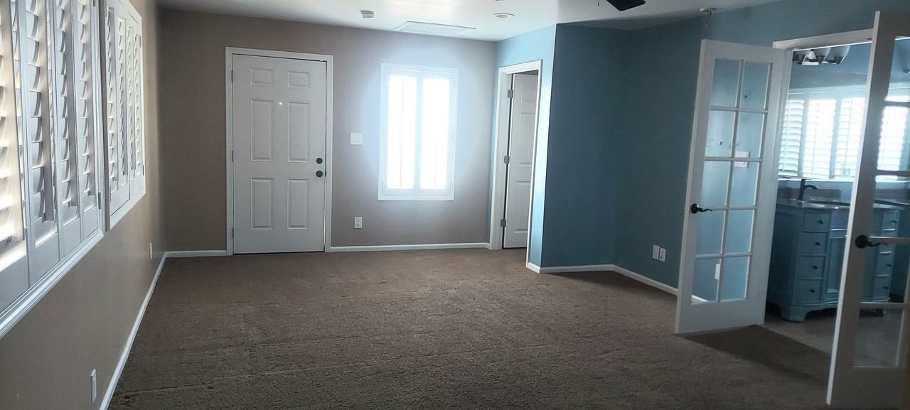 816 W 10th St - Photo 6 of 11