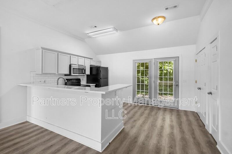 1128 W Hendrix St - Photo 4 of 14